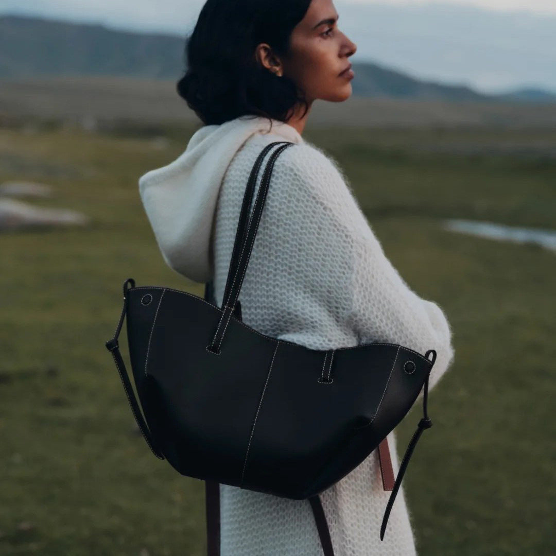 Large capacity tote bag